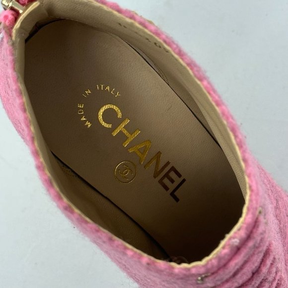 CHANEL 15A Pink Felt Ankle Booties Gold Quilted Block Heel IT 38, US 8 A G30906 - Picture 11 of 16